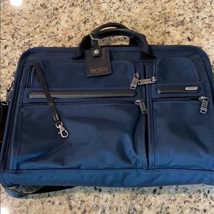 Tumi briefcase excellent condition